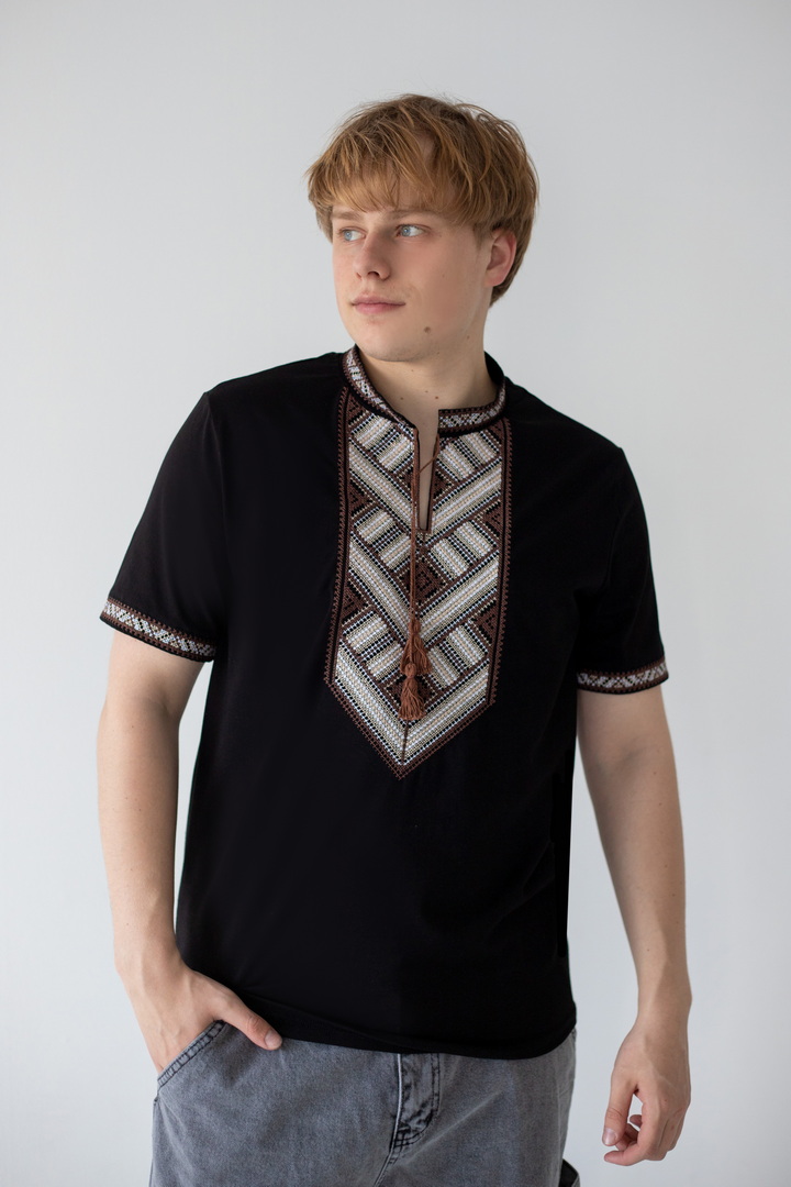 Вишиванка чоловіча з коротким рукавом